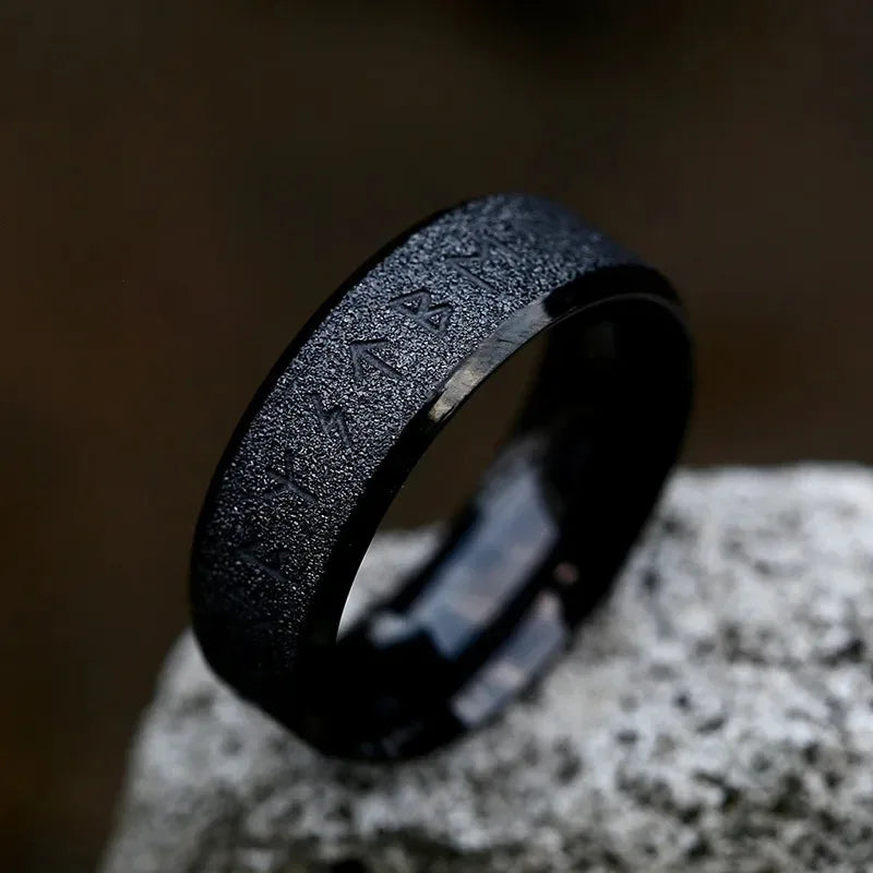 Bague Viking Noir Texturée Runes - Noire / 7