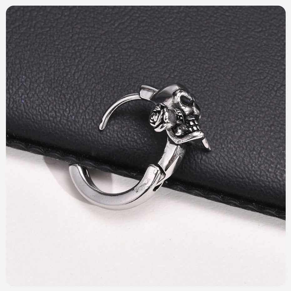 Boucle d'oreille homme avec crâne