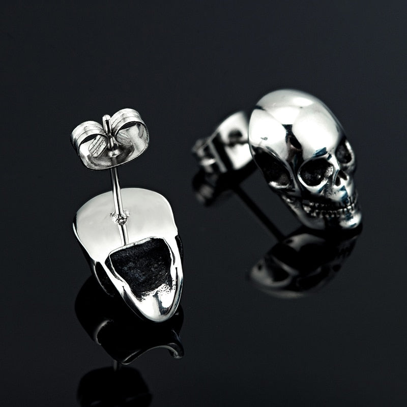 puces d'oreille homme crâne