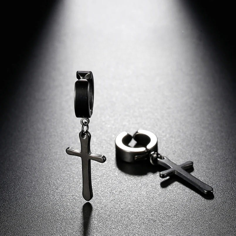 Fausses boucles d’oreilles avec CROIX en ACIER (1 pièce)