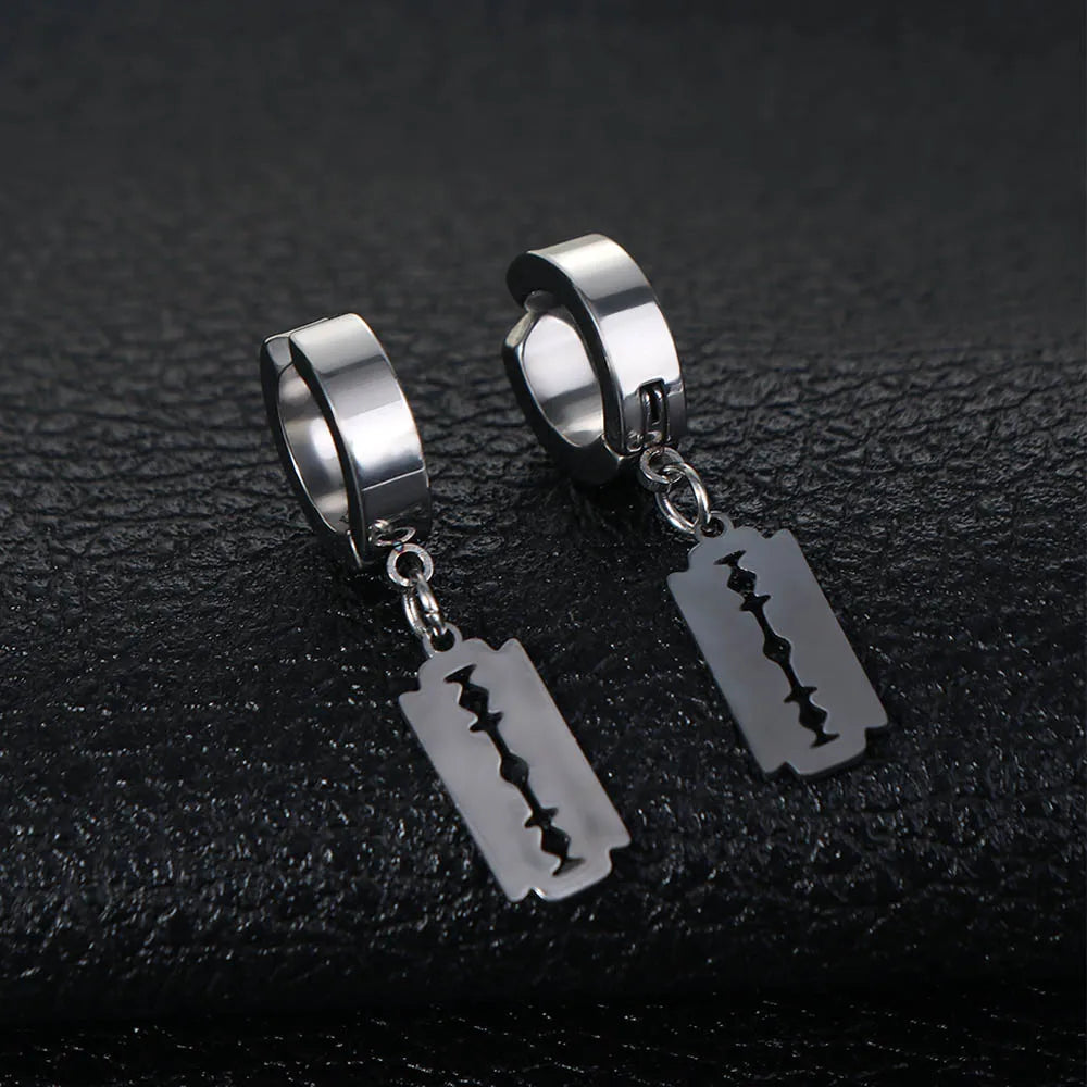 Fausses boucles d'oreilles argentées pendantes au style punk
