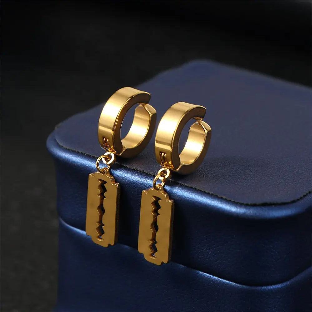 Fausses boucles d'oreilles dorées pendantes au style punk