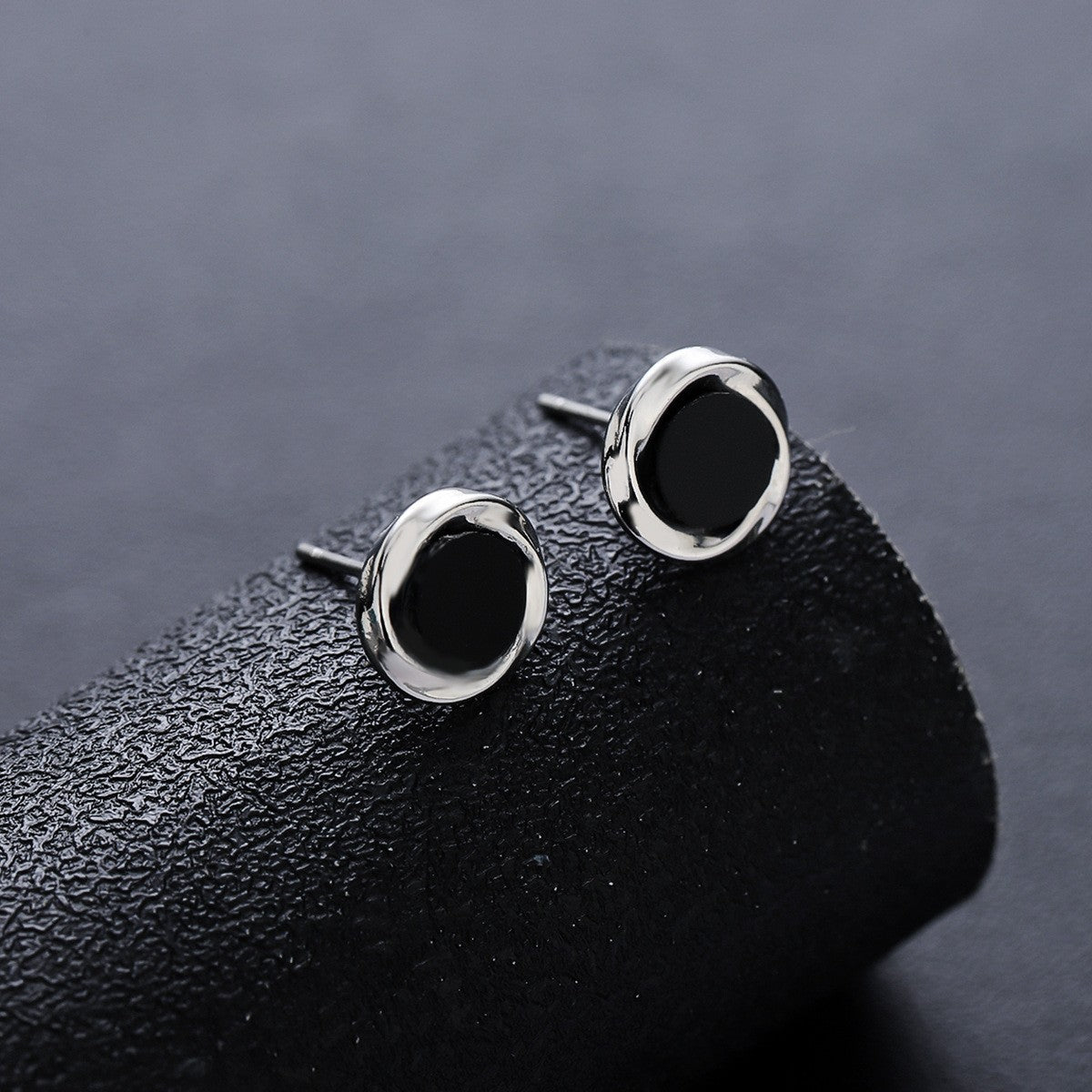 Puces d'Oreille Homme Mobius Clou (Paire)