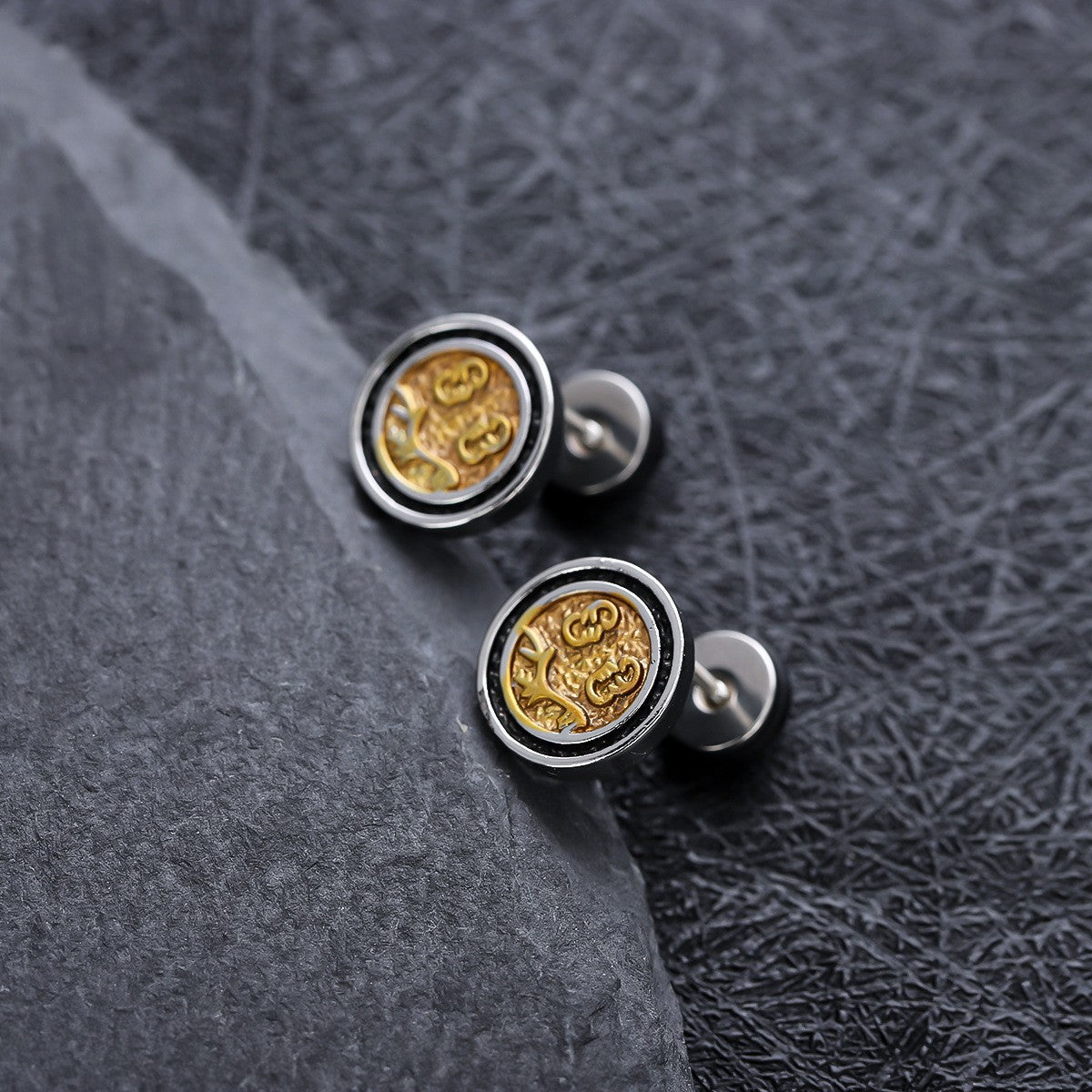 Puces d'Oreille Homme Grave Clou (Paire)