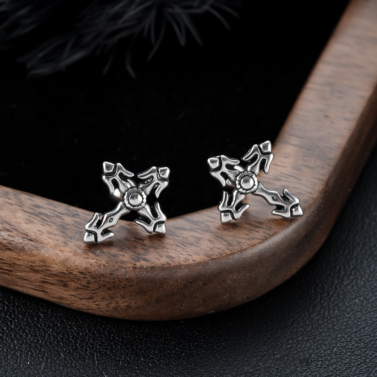 Puces d'Oreille Homme Croix Clou (Paire)
