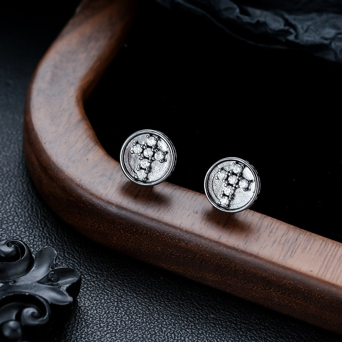 Puces d'Oreille Homme Croix Clou (Paire)