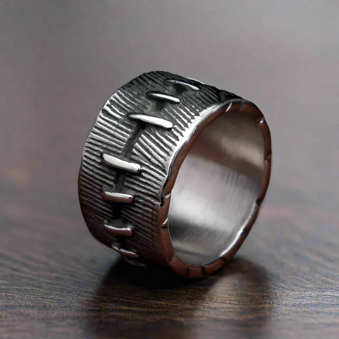 Bague Biker Homme en Acier Structurée Noire