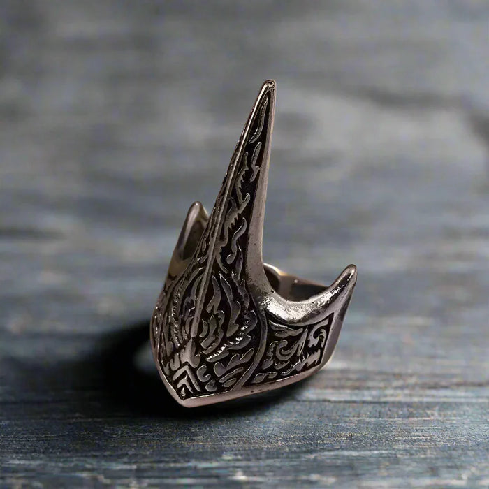 Bague Gothique Homme Acier POINTUE GRAVÉE