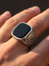 Bague Homme Acier Pierre ONYX CARREE portee lifestyle Stag