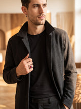 Bague Homme Acier Pierre ROUGE RECTANGULAIRE portée, plan large