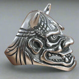 Une bague samourai de profil