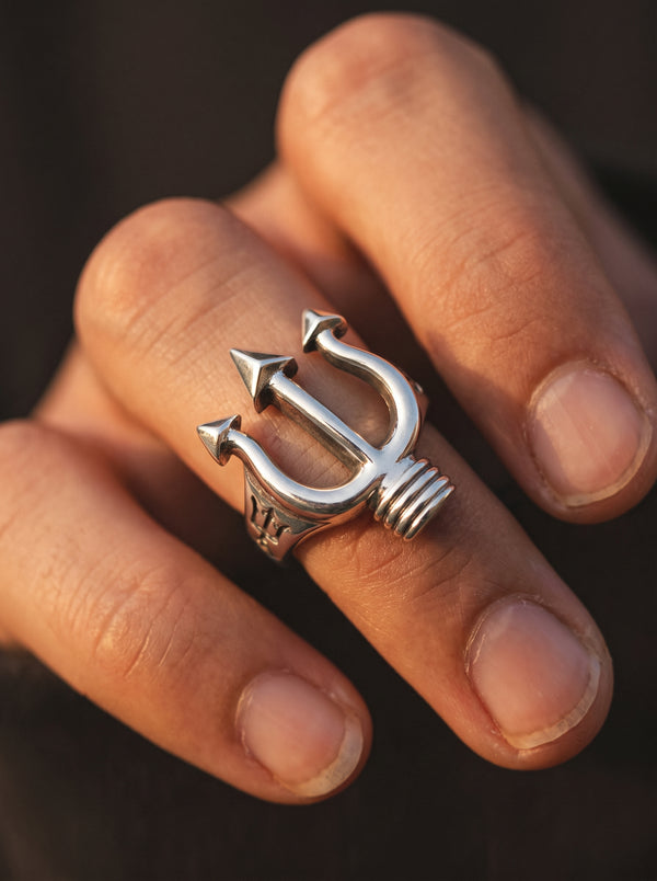 Adjustable Ring Men Trident Pirate - resizable / S0034