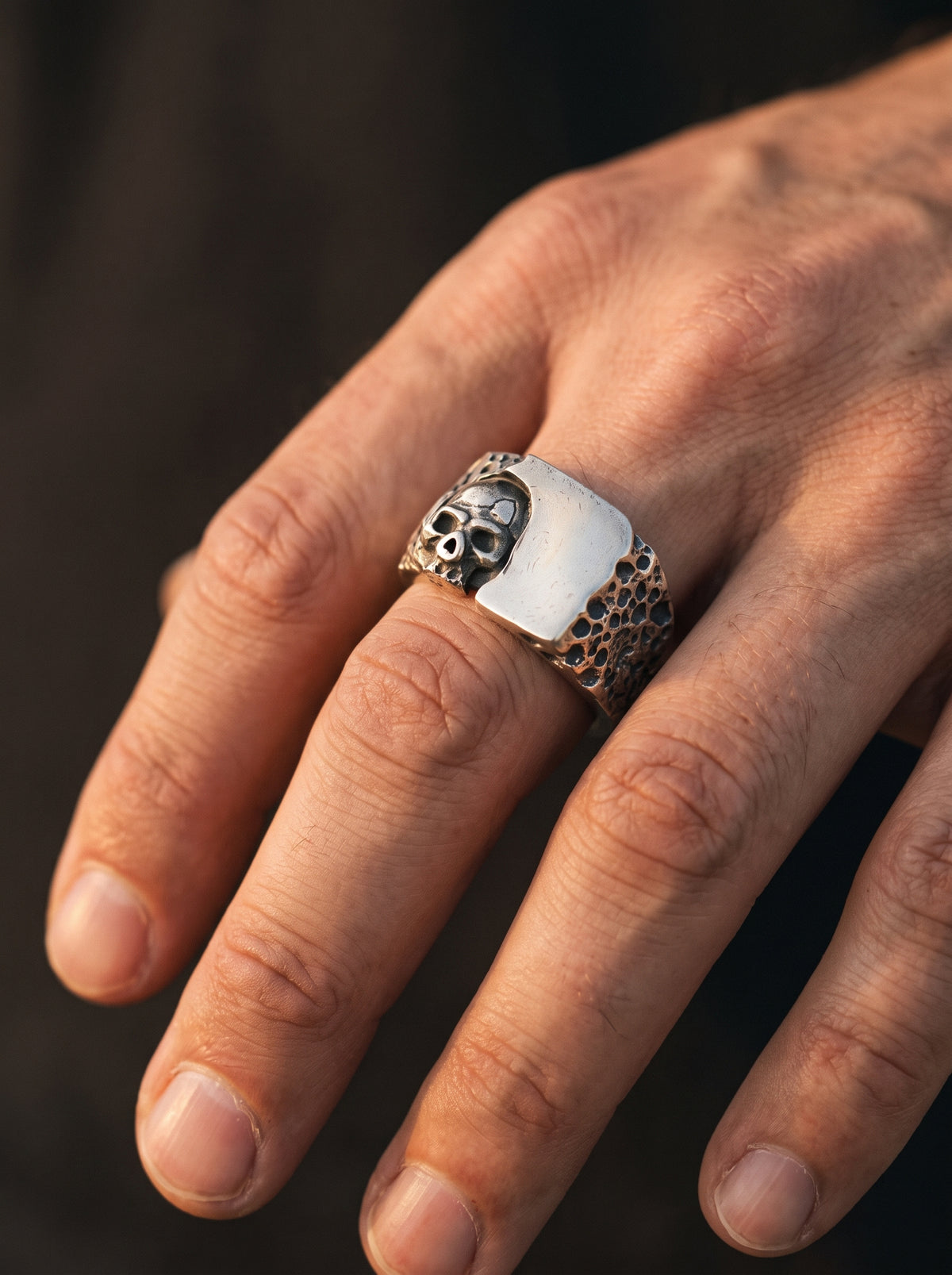 Gothic Totenkopfring für Herren aus Metall
