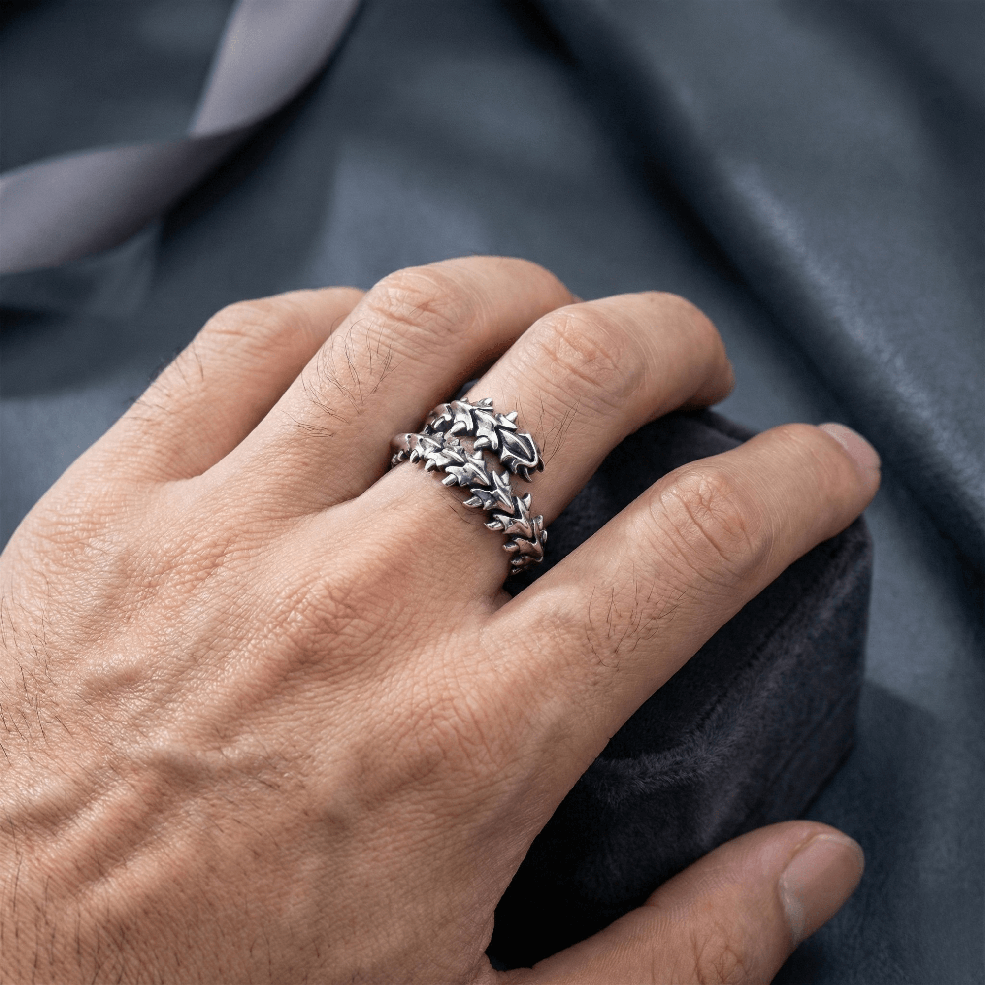 Bague Tokyo Ghoul Colonne Vertébrale portée