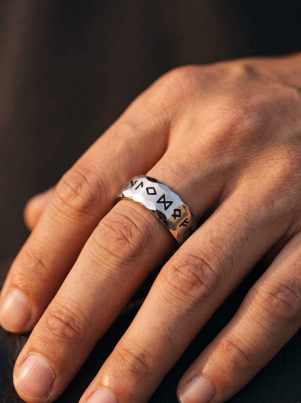 Bague Viking Argentée Taillée Acier - Argentée / 7