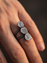 Bague Viking Homme Acier RUNES TRIPLES portee lifestyle Stag