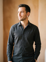 Boucle d'Oreille Homme DEMI LUNE (Paire) portée, plan large
