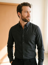 Boucle d'Oreille Homme ANNEAU DIAMANT (Paire) portée, plan large
