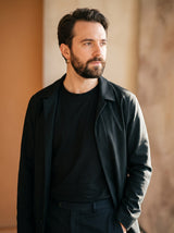 Boucle d'Oreille Homme ANNEAU DORÉ (Paire) portée, plan large