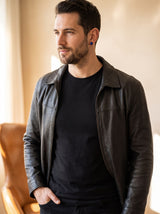 Boucle d'Oreille Homme BLEUE (Paire) portée, lookbook Stag