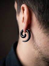 Boucle d'Oreille Homme CORNE (Paire) portee lifestyle Stag