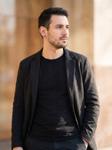Boucle d'Oreille Homme CRISTAL (Paire) portée, plan large