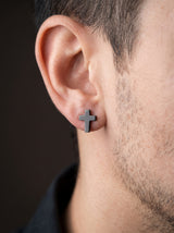 Boucle d'Oreille Homme CROIX NOIRE (Paire) portee lifestyle Stag