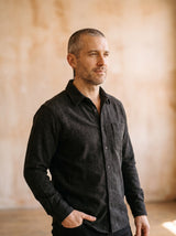 Boucle d'Oreille Homme FANTAISIE portée, plan large