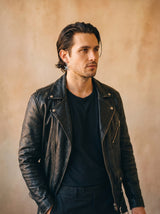 Boucle d'Oreille Homme ROCK portée, plan large