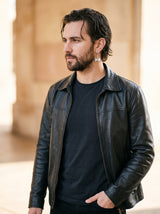 Boucle d'Oreille Homme VIKING (Paire) portée, plan large