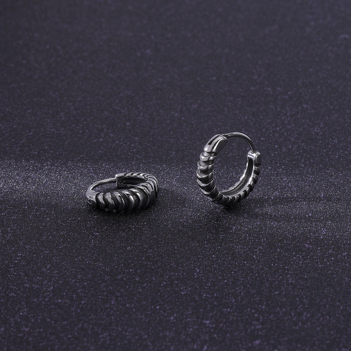 Boucle d'oreille style biker pour hommes