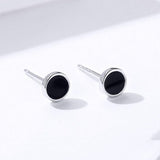 puces d'oreilles homme noir