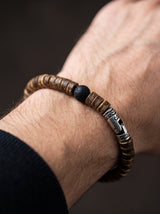 Bracelet Homme Perle NATUREL BOIS portee lifestyle Stag