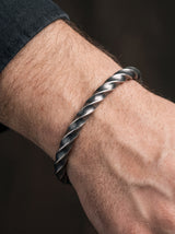 Bracelet Viking Jonc Homme TRESSE portee lifestyle Stag
