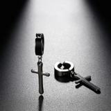 Fausses boucles d’oreilles avec CROIX en ACIER (1 pièce)