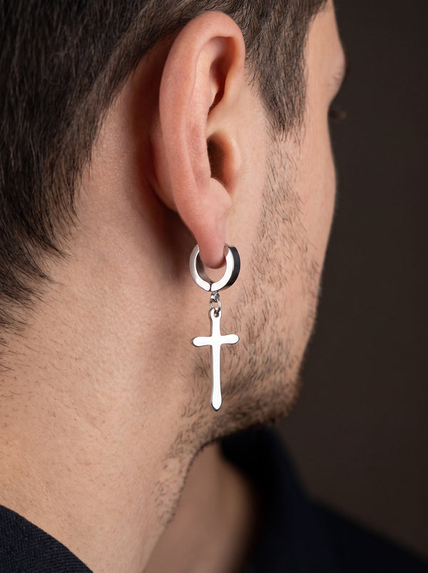 Fausses boucles d’oreilles avec CROIX en ACIER (1 pièce)