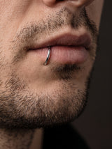 Faux Piercing Lèvre Homme ANNEAU Acier Inoxydable portee lifestyle Stag