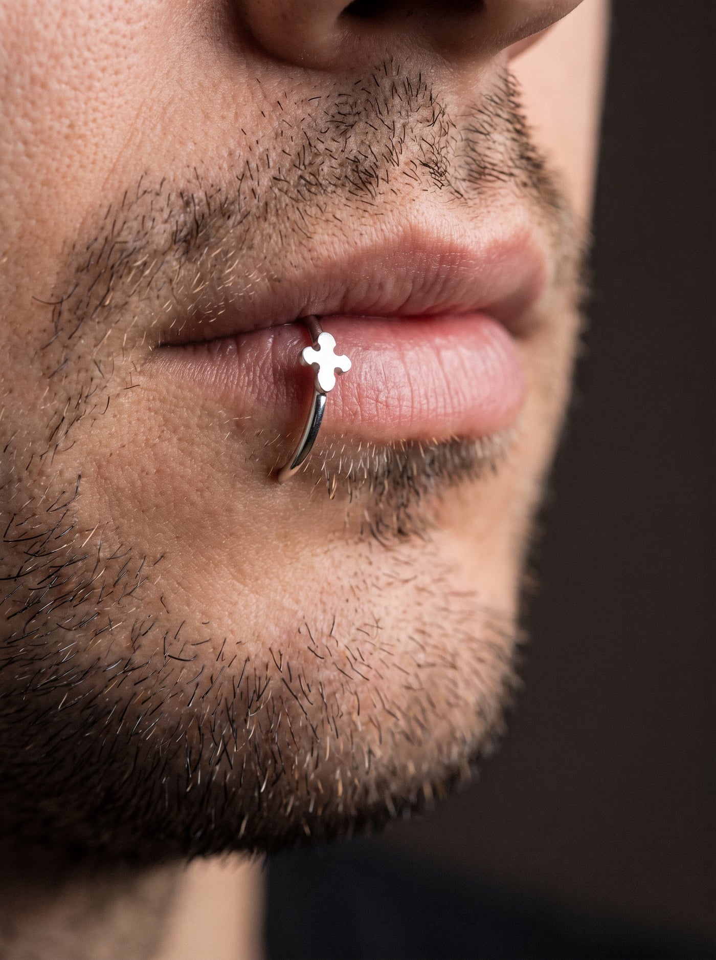 Faux Piercing Lèvre Homme CROIX Acier Inoxydable