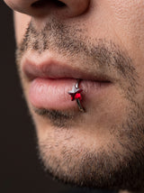 Faux Piercing Lèvre Homme ETOILE ROUGE portee lifestyle Stag